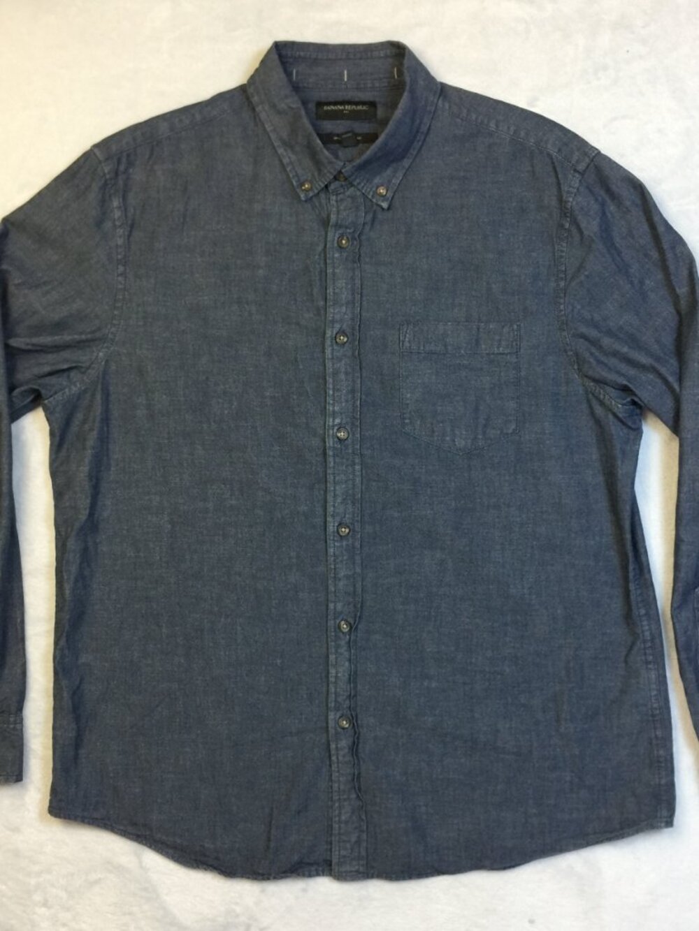 Banana Republic Untucked Slim Fit Shirt Mens Size L Blue Chambray Button Down